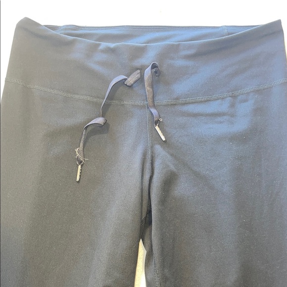 Under Armour Black Sweatpants for Ultimate Comfort - Picture 3 of 6